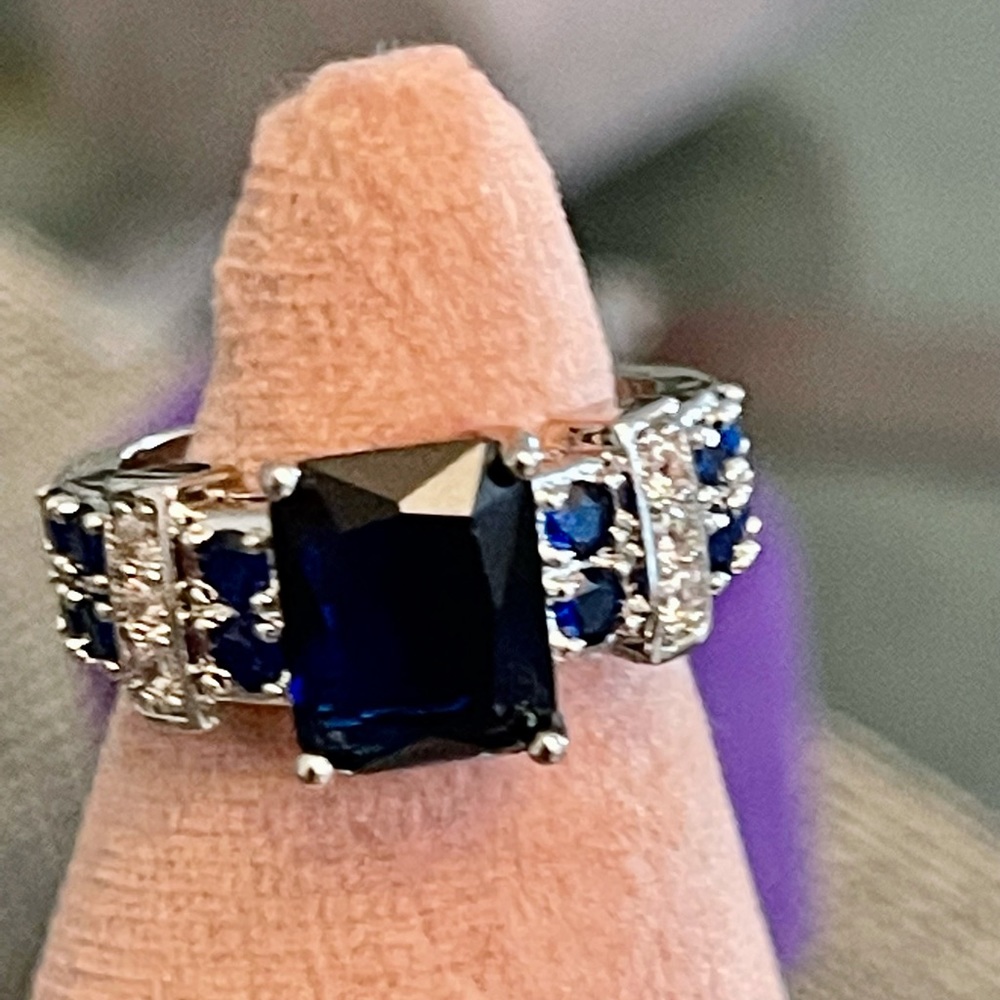 Silver plated Retro blue And white zircon ring Sz 7 NWT